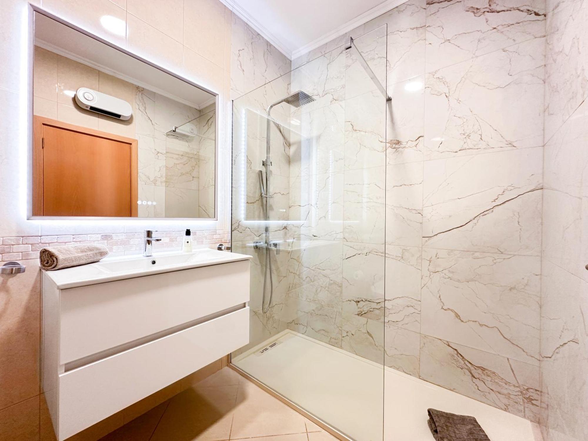 Modern Ocean, Garden & Pool View Condo By Becherish Αλμπουφέιρα Εξωτερικό φωτογραφία